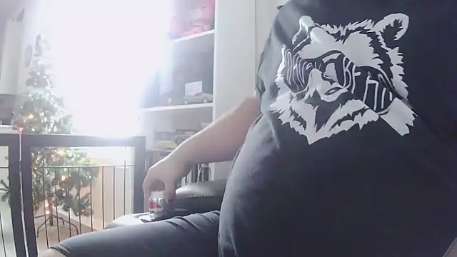 Snapshot of Strong_Bear89 chatting on 12-17-25, 06:58 Strong Bear89 online show from 12-17-25, 06:58