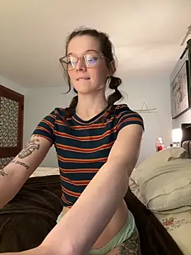 Snapshot of dreamteemergirl chatting on 11-18-25, 01:55 dreamteemergirl online show from 11-18-25, 01:55