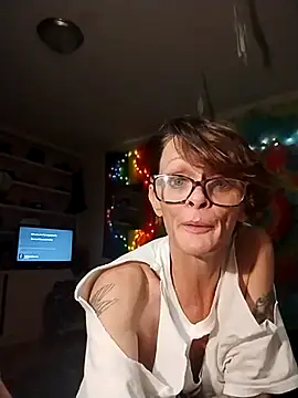 Snapshot of ivylee31 chatting on 11-12-25, 07:42 ivylee31 online show from 11-12-25, 07:42