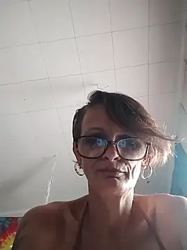 Snapshot of ivylee31 chatting on 11-16-25, 05:18 ivylee31 online show from 11-16-25, 05:18