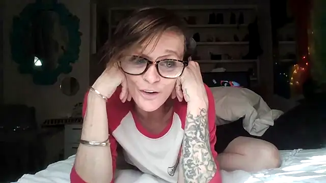 Snapshot of ivylee31 chatting on 11-17-25, 07:52 ivylee31 online show from 11-17-25, 07:52