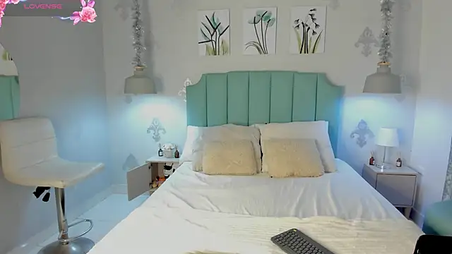 Snapshot of Khenta_Michells chatting on 02-11-25, 10:37 Khenta Michells online show from 02-11-25, 10:37