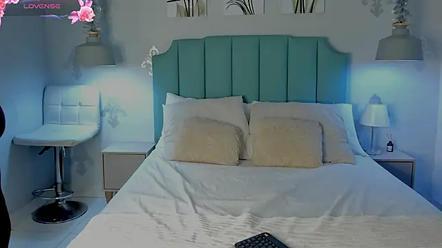 Snapshot of Khenta_Michells chatting on 02-12-25, 10:35 Khenta Michells online show from 02-12-25, 10:35