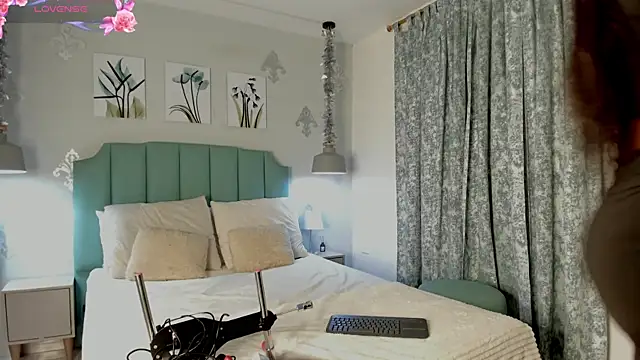 Snapshot of Khenta_Michells chatting on 02-13-25, 09:51 Khenta Michells online show from 02-13-25, 09:51