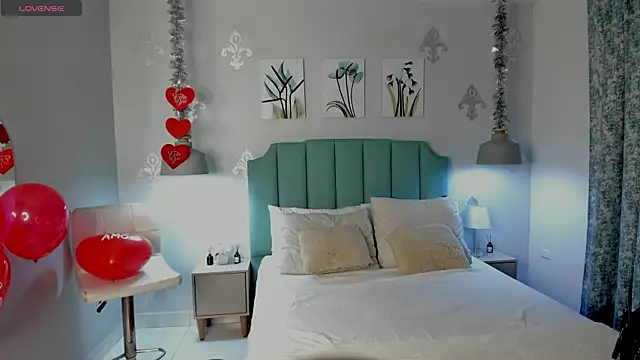 Snapshot of Khenta_Michells chatting on 02-14-25, 10:38 Khenta Michells online show from 02-14-25, 10:38