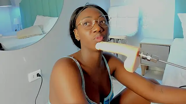 Snapshot of Khenta_Michells chatting on 02-27-25, 04:21 Khenta Michells online show from 02-27-25, 04:21