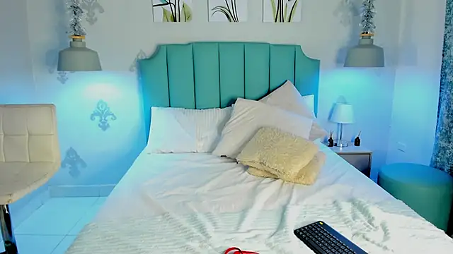 Snapshot of Khenta_Michells chatting on 03-05-25, 04:46 Khenta Michells online show from 03-05-25, 04:46