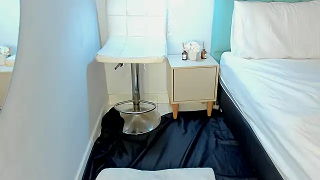 Snapshot of Khenta_Michells chatting on 03-07-25, 01:29 Khenta Michells online show from 03-07-25, 01:29