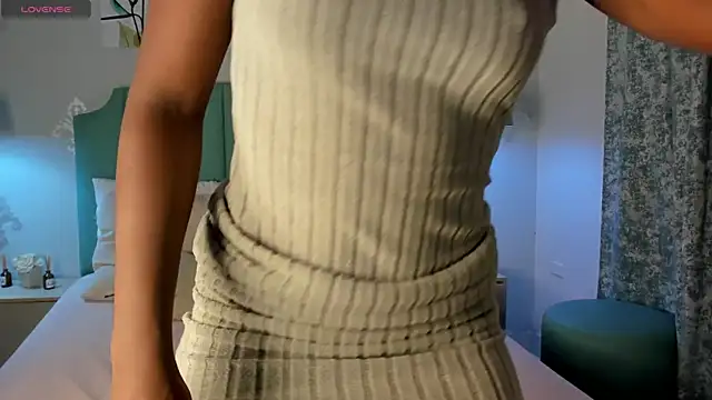 Snapshot of Khenta_Michells chatting on 03-10-25, 10:04 Khenta Michells online show from 03-10-25, 10:04