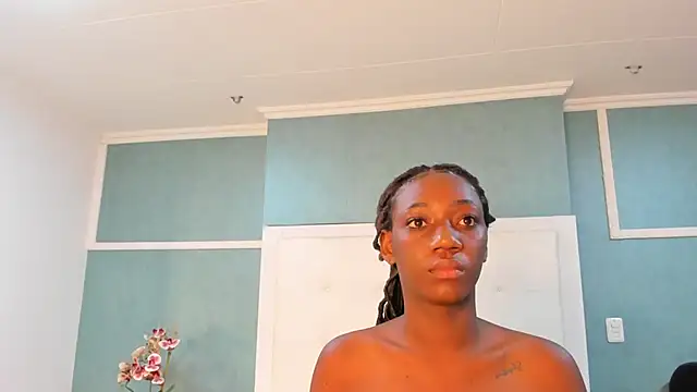 Snapshot of Khenta_Michells chatting on 09-18-25, 10:50 Khenta Michells online show from 09-18-25, 10:50