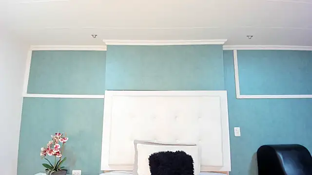 Snapshot of Khenta_Michells chatting on 09-20-25, 10:49 Khenta Michells online show from 09-20-25, 10:49