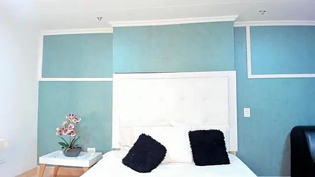 Snapshot of Khenta_Michells chatting on 09-23-25, 10:51 Khenta Michells online show from 09-23-25, 10:51