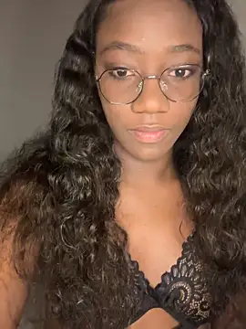 Snapshot of Khenta_Michells chatting on 11-17-25, 11:05 Khenta Michells online show from 11-17-25, 11:05