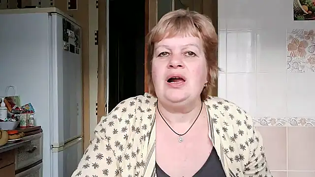 Snapshot of Ettie_Tonia chatting on 03-06-25, 02:40 Ettie Tonia online show from 03-06-25, 02:40