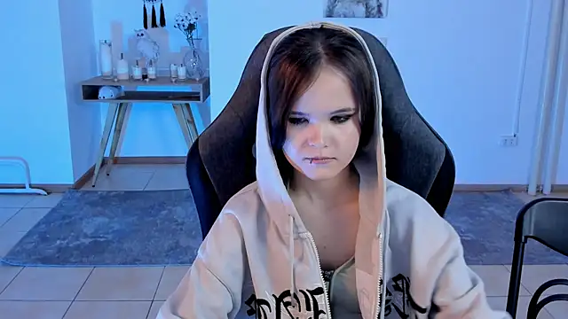 Elainebeness online show from 02-05-25, 01:47