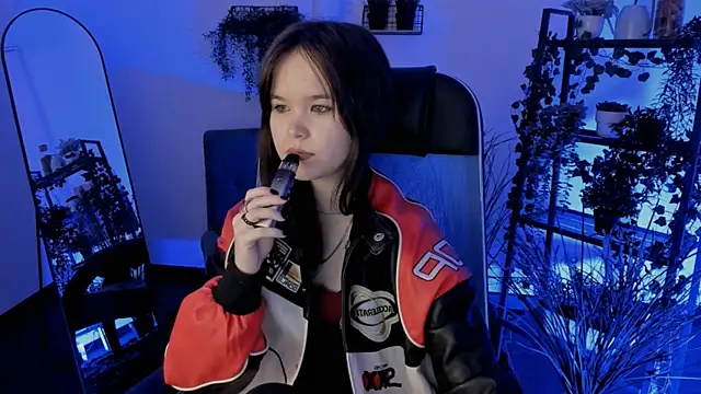 Elainebeness online show from 04-18-26, 10:32