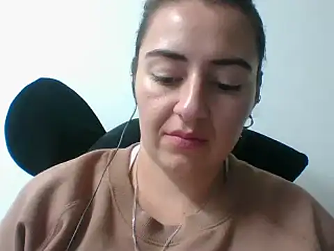 Snapshot of _karlie_kloss_ chatting on 01-17-25, 12:42 karlie kloss online show from 01-17-25, 12:42