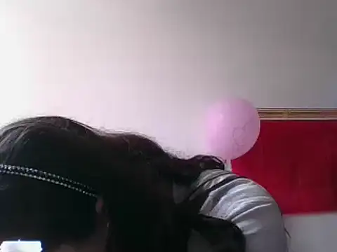 Snapshot of _karlie_kloss_ chatting on 02-18-25, 08:47 karlie kloss online show from 02-18-25, 08:47