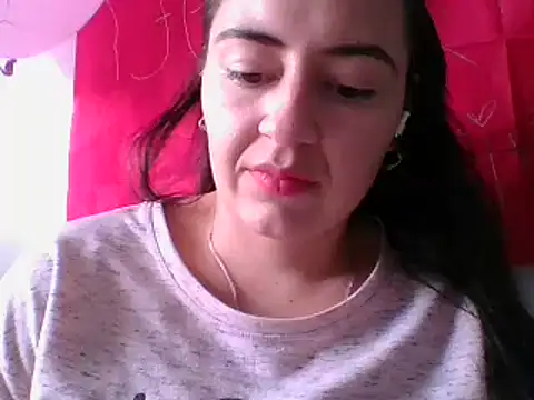 Snapshot of _karlie_kloss_ chatting on 02-19-25, 08:10 karlie kloss online show from 02-19-25, 08:10