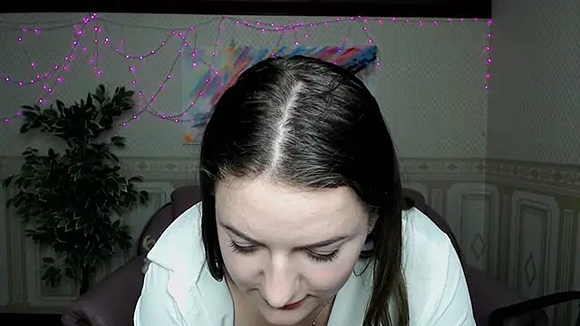 Snapshot of Helen_Elliot chatting on 12-19-24, 10:02 Helen Elliot online show from 12-19-24, 10:02