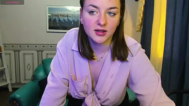 Snapshot of Helen_Elliot chatting on 12-24-24, 10:22 Helen Elliot online show from 12-24-24, 10:22