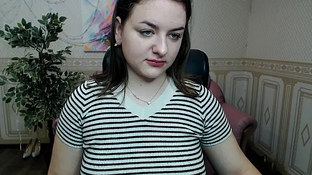 Snapshot of Helen_Elliot chatting on 01-09-25, 06:59 Helen Elliot online show from 01-09-25, 06:59