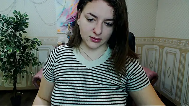 Snapshot of Helen_Elliot chatting on 02-04-25, 06:57 Helen Elliot online show from 02-04-25, 06:57