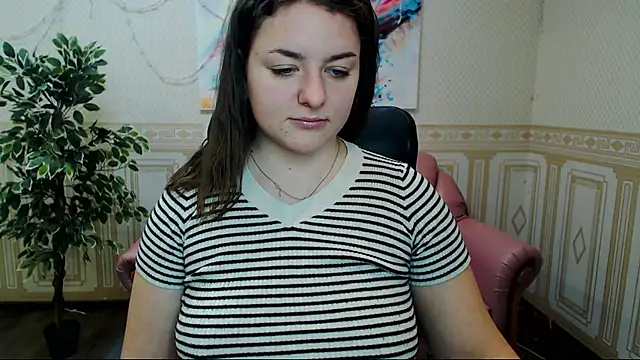 Snapshot of Helen_Elliot chatting on 02-04-25, 10:00 Helen Elliot online show from 02-04-25, 10:00