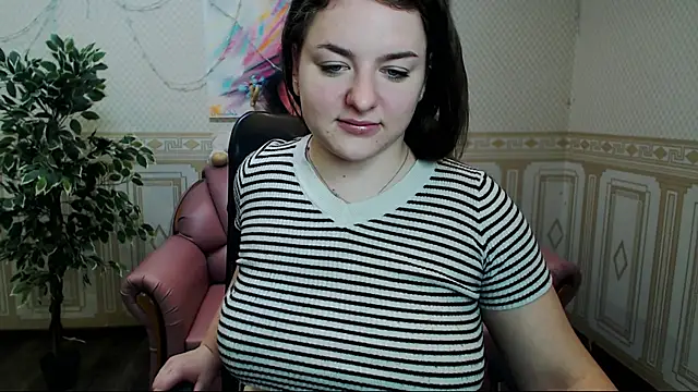 Snapshot of Helen_Elliot chatting on 02-05-25, 07:07 Helen Elliot online show from 02-05-25, 07:07