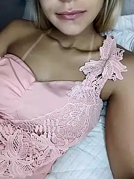 Snapshot of fofinhaa12 chatting on 02-05-25, 01:11 fofinhaa12 online show from 02-05-25, 01:11