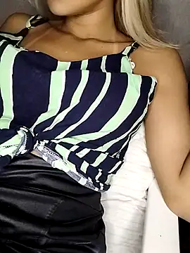 Snapshot of fofinhaa12 chatting on 03-22-25, 10:37 fofinhaa12 online show from 03-22-25, 10:37