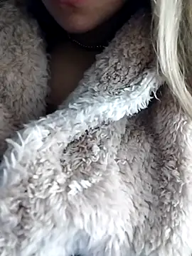 Snapshot of fofinhaa12 chatting on 11-11-25, 05:13 fofinhaa12 online show from 11-11-25, 05:13