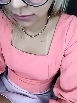 fofinhaa12 online show from 04-15-26, 04:30