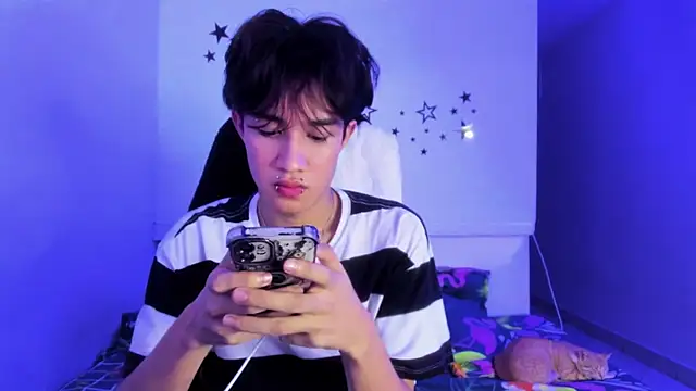 Johhan  Lee online show from 12-22-25, 03:36