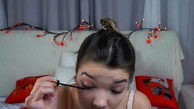 VeronaAppleberry online show from 10-29-25, 11:12