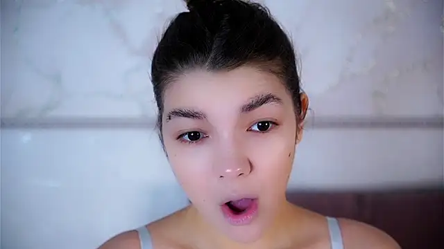 VeronaAppleberry online show from 12-21-25, 01:35