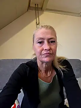 Snapshot of lisalustjouw chatting on 09-22-25, 12:18 lisalustjouw online show from 09-22-25, 12:18