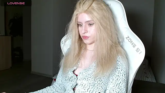 Snapshot of LizaKisses chatting on 02-13-26, 03:30 LizaKisses online show from 02-13-26, 03:30