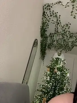 Snapshot of _SweetCandyy chatting on 12-13-25, 07:53 SweetCandyy online show from 12-13-25, 07:53