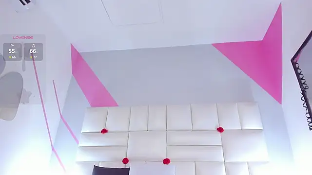 Nicol Betancur online show from 12-22-24, 02:38