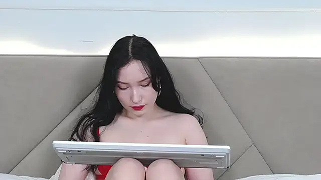 LeilaLow online show from 12-19-24, 06:12