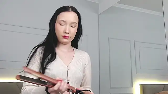 LeilaLow online show from 01-05-25, 12:10