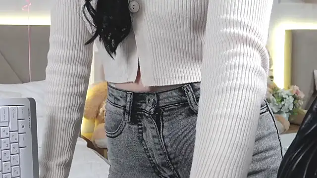 LeilaLow online show from 02-15-25, 12:01