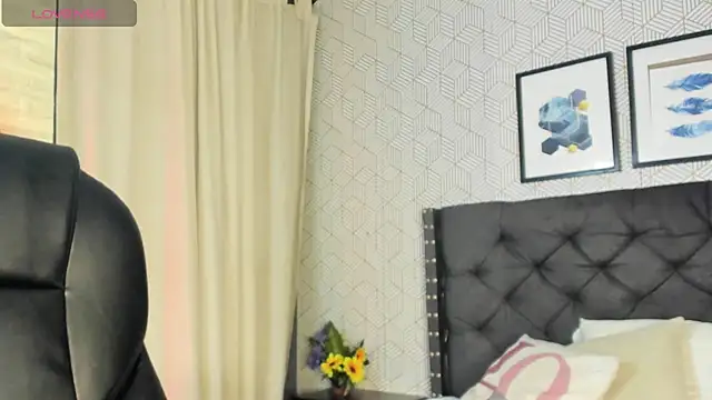 nicole  parker1 online show from 01-19-25, 03:53