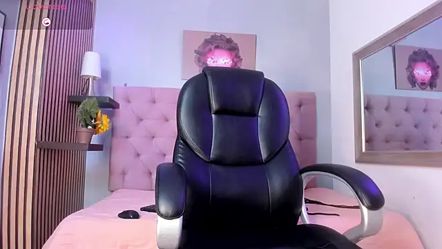 nicole  parker1 online show from 01-20-25, 03:07