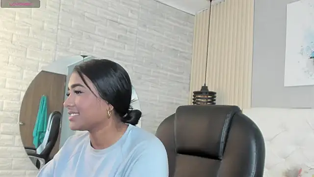 nicole  parker1 online show from 02-23-25, 12:37