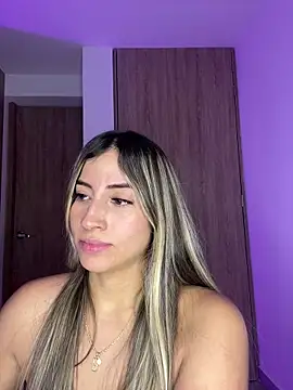 Snapshot of Issabela_G1 chatting on 02-22-25, 06:06 Issabela G1 online show from 02-22-25, 06:06
