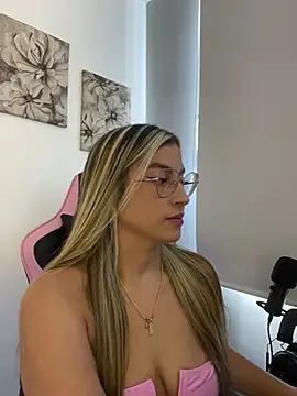 Issabela G1 online show from 04-21-26, 05:17