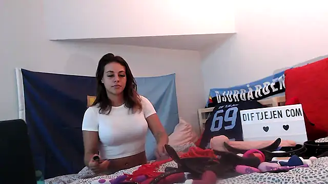 Snapshot of Dif-tjejen chatting on 02-04-25, 07:55 Dif-tjejen online show from 02-04-25, 07:55