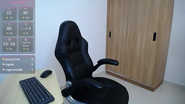 karoll marquez online show from 11-15-25, 01:58